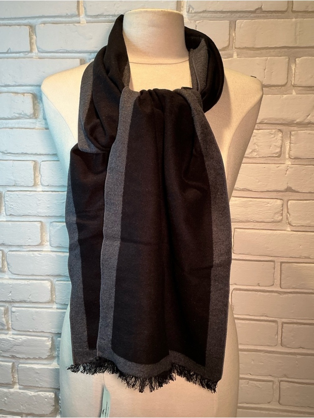 Tommy Bahama Solid Silk Scarf black/gray